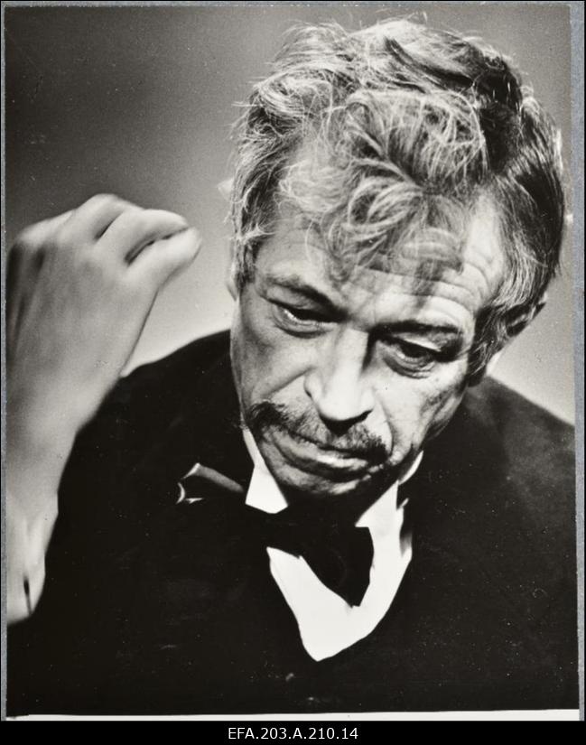 Voitinski - filmirežissöör ja näitleja Kaljo Kiisk.