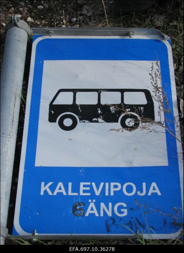 Alatskivi linnamägi nn Kalevipoja säng. Bussipeatuse silt.