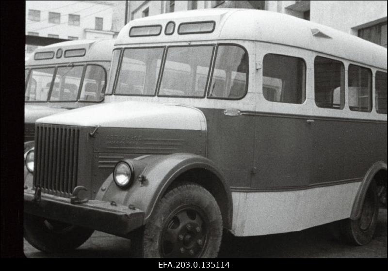 Tartu Autoremonditehase autobuss maaliinidele.