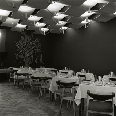Restoran Gloria Tallinnas, restoranisaal. Kavandanud Väino Tamm, Leila Pärtelpoeg, Allan Murdmaa  similar photo