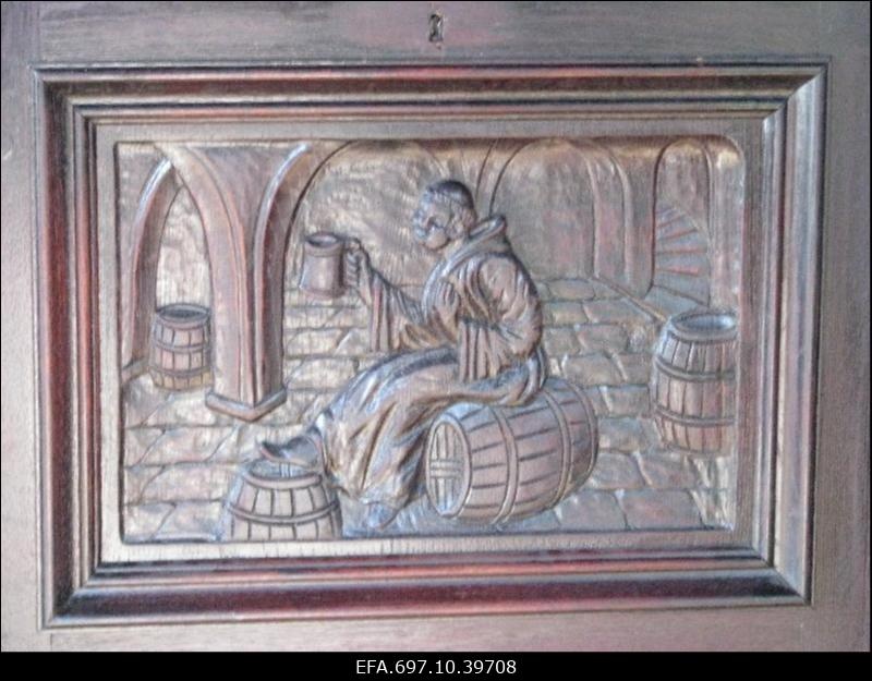 Atla mõis. Sisevaade. Suur saal. Vitriinidega kapp. Detail.