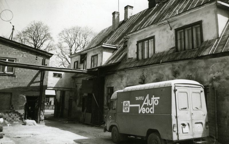 Tartu Ehitusmaterjalide Tehas (TET), baar (Teguri 30) ja baaridaam Maie Sonn. 1984-1986