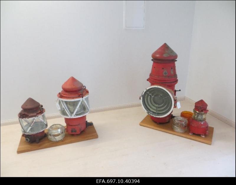 Sõrve külastuskeskus. Sisevaade. Eesti tuletornide teemaline näitus.