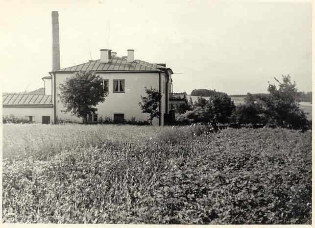 Restu Piimaühingu hoone välisvaade