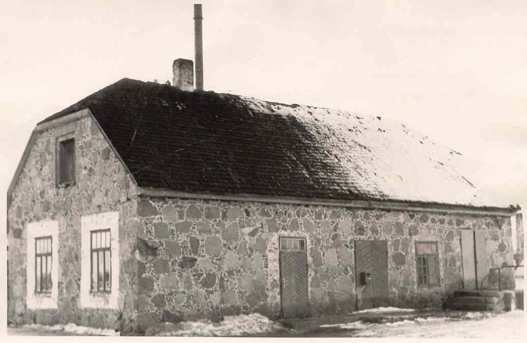 Restu Piimaühingu Restu koorejaama hoone tagakülg