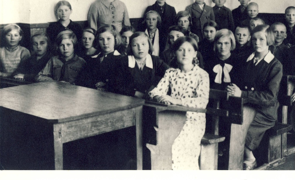 Värska algkooli 5-6. klass 1938. aasta kevadel, klassijuhataja Evi Keerpärg