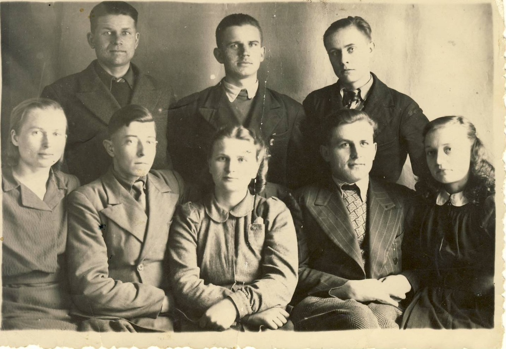 Grupp Värska, Mikitamäe ja Igrise õpetajaid märtsis 1946.