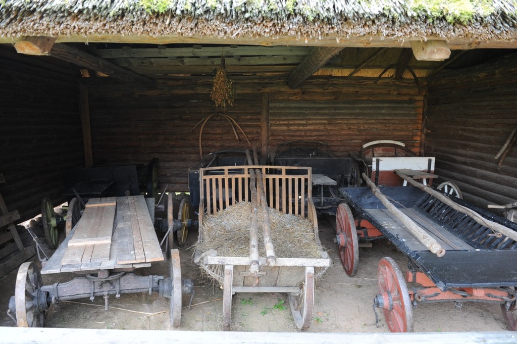 Värska. Seto Talumuuseum. Vankrikuur. Vankrid ja reed.
