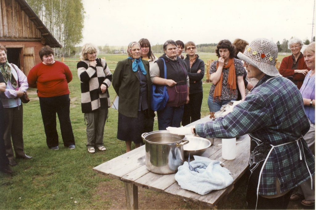 Seto Talumuuseum , käsitööpäev - värvimise ja ketramise workshop muuseumis.