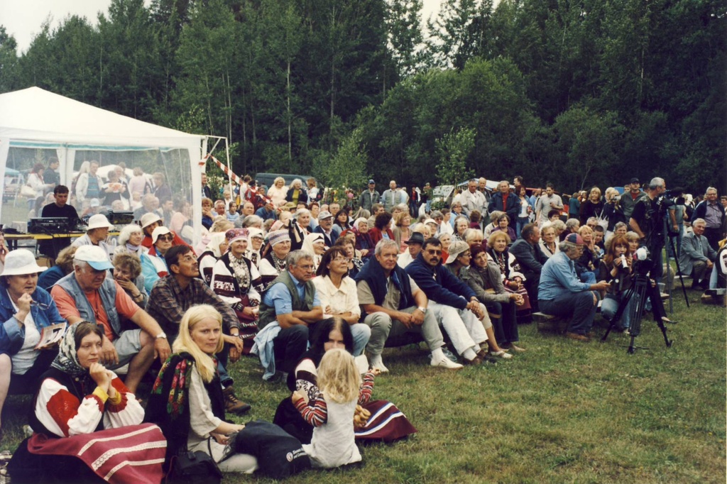 Kuningriigi päev Mikitamäel 05.august 2006. Vaade publikule.