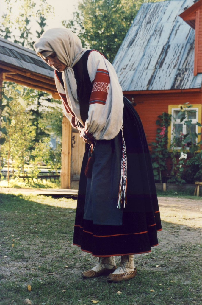 ,,Taarka" etendus Obinitsas. Taarka ema - Marje Metsur.