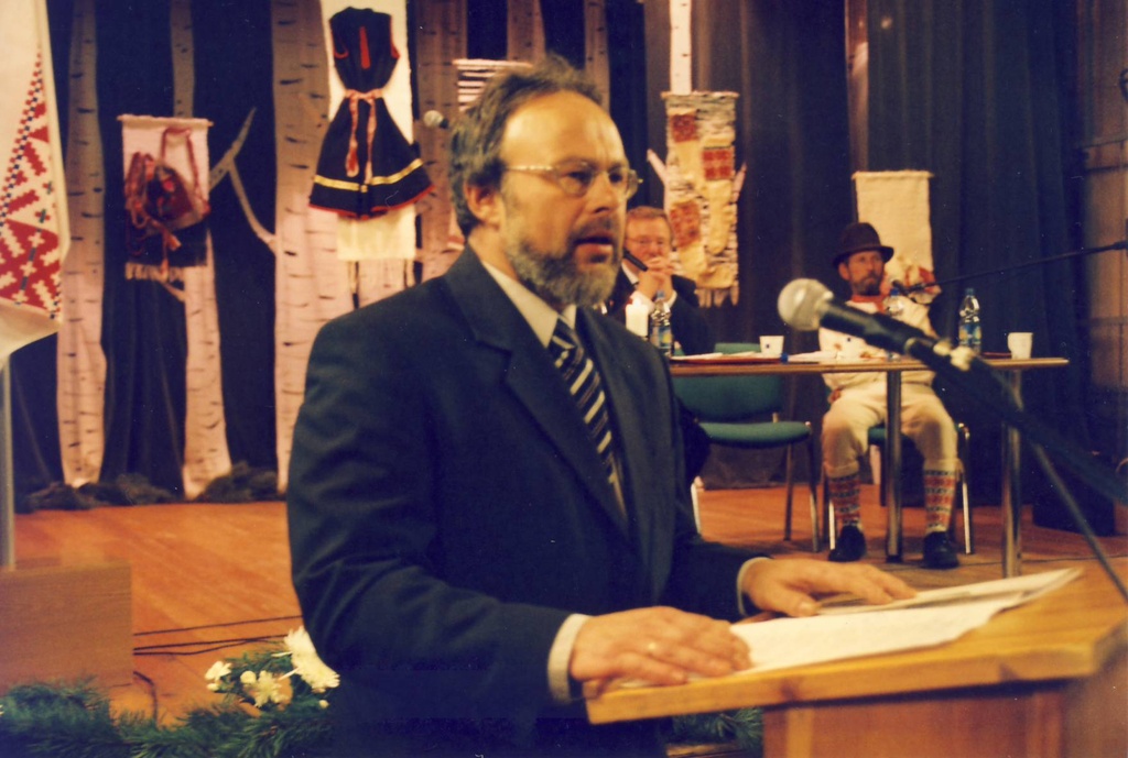 8. Seto Kongress Värska Kultuurikeskuses. Heiki Valk sõna võtmas.