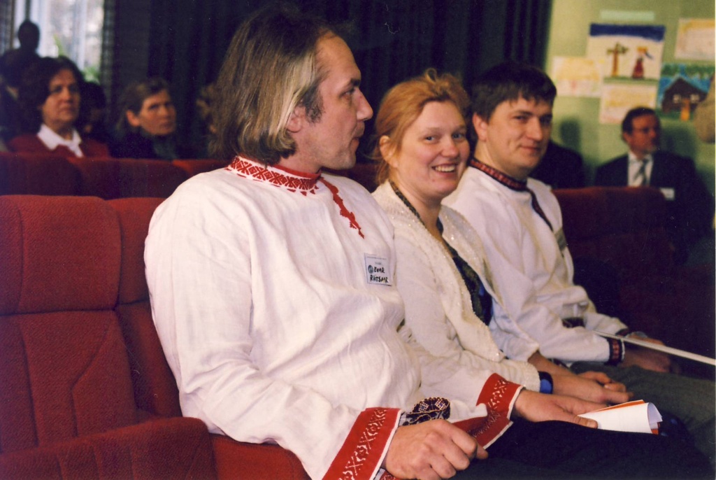 8. Seto Kongress Värska Kultuurikeskuses.Evar Riitsaar, Kauksi Ülle, Rein Järvelill saalis