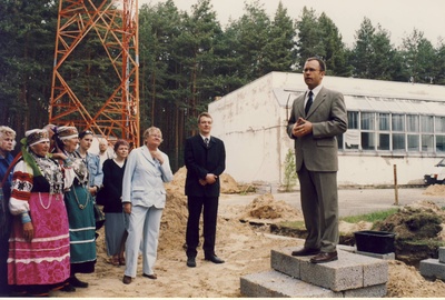 Värska Veekeskuse nurgakivi panek. Kõnet peab maavanem Urmas Klaas.  similar photo