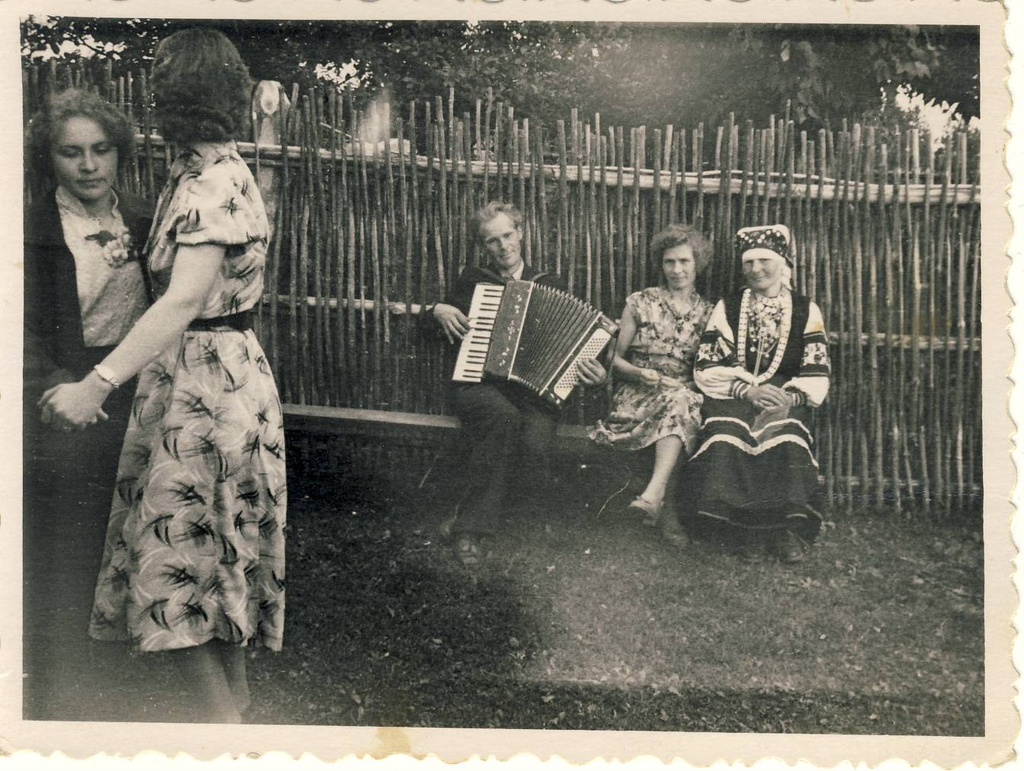 Lind, Viktori ja Liide (Liidia) pulmad. Pidu