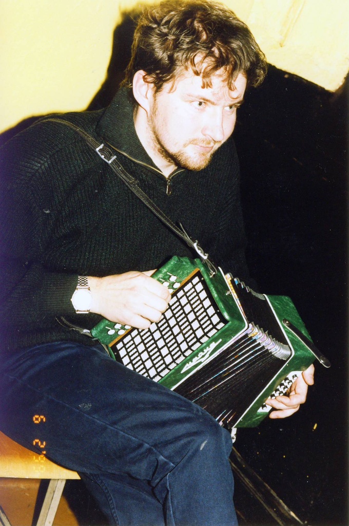 Petseri Eesti Kooli 80.aastapäev. Ain Raal, seto pillimees.