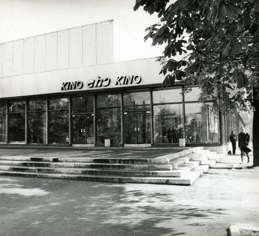 Kino "Eha" Tallinnas, vaade hoonele. Arhitekt Tiit Hansen; insener Ottomar Alas
