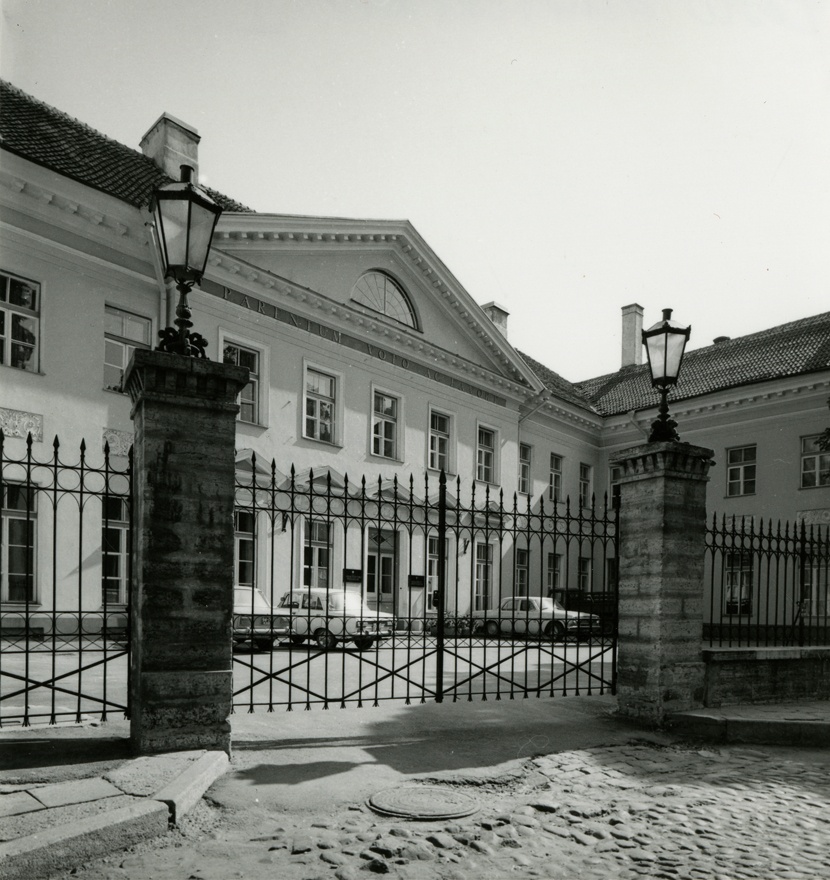 Elamu Toompeal, vaade hoovilt. Arhitekt Carl Ludvig Engel; C. J. Jänichen