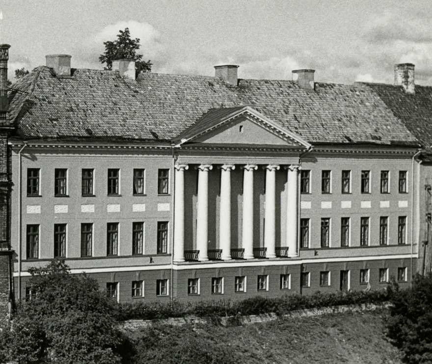 Elamu Toompeal, fassaadivaade. Arhitekt Carl Ludvig Engel; C. J. Jänichen