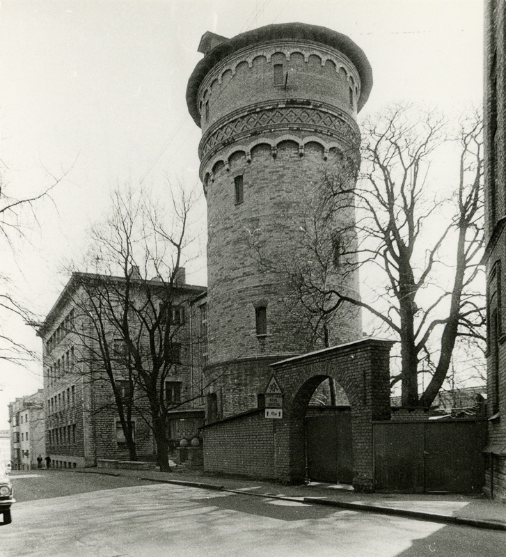 Tõnismäe veetorn, vaade tänavalt. Arhitekt Axel von Howen, ins Essen