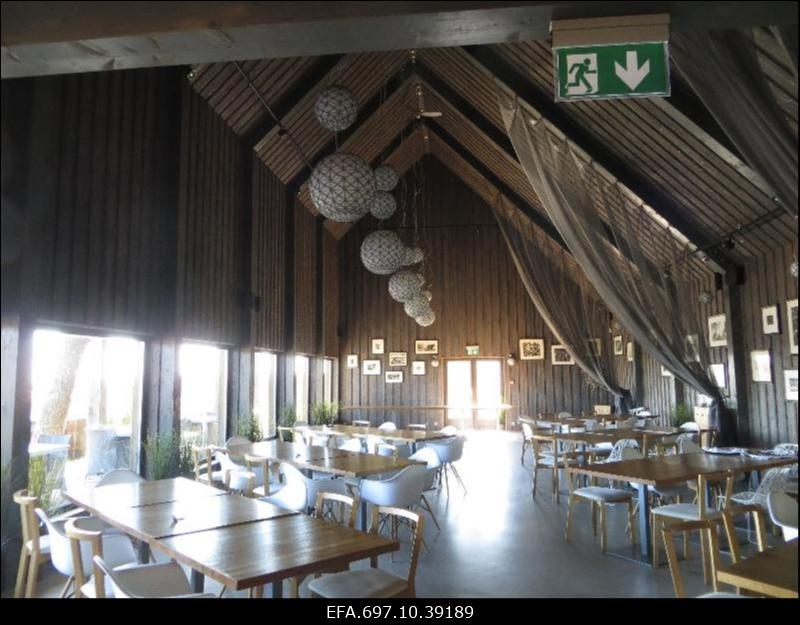 Neeme küla sadamas asuv restoran Ruhe. Sisevaade.