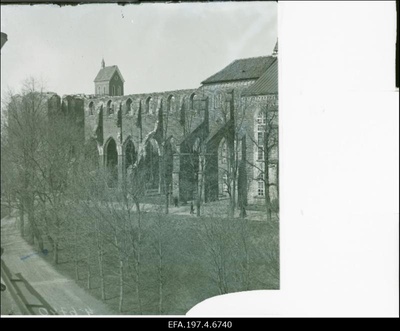 Vaade Toomkiriku varemetele.  similar photo