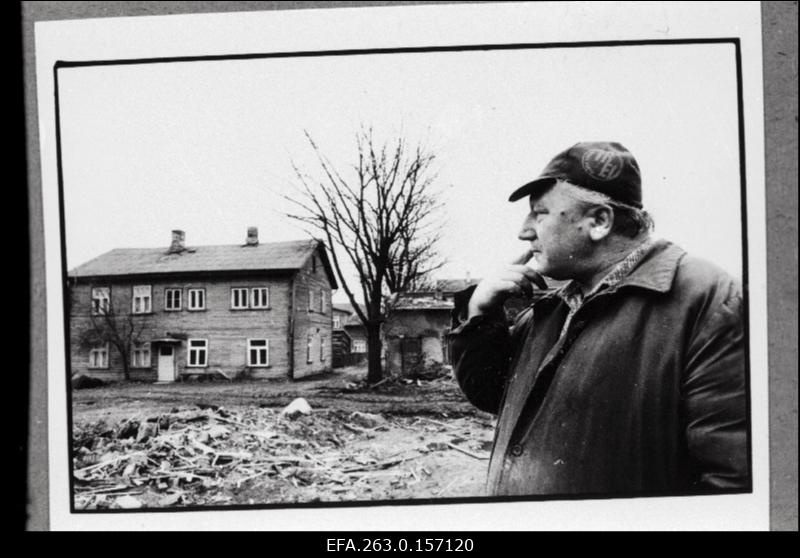 Tartu Teede Remondi ja Ehituse Valitsuse tee-ehitaja Andres Saares Turu tänava pikendamisel Sõbra tänavani.
