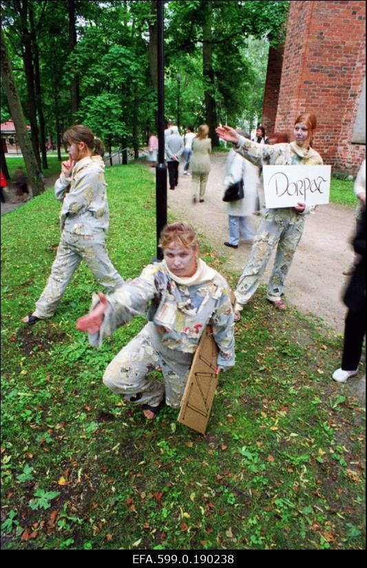 Tartu Ülikooli teatritrupi etendus Hansapäevade ajal.