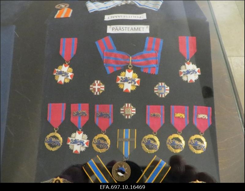 Näitus Narva linnuses"Eesti vabariiklikud ja ametkondlikud teenetemärgid ".