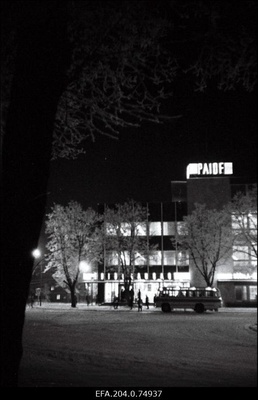 Vaade ETKVL-i hoonele Paides, kus asuvad kauplus, söökla ja restoran.  similar photo