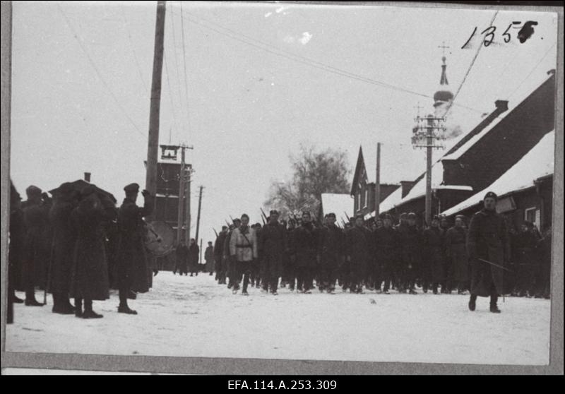 Vabadussõda. Kalevi Maleva Pataljoni 1.aastapäeva paraad.