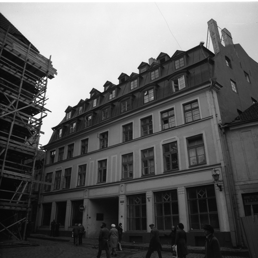 Elu- ja ärihoone Suur-Karja 4, vaade. Ümberehitus arh-d Herbert Johanson, Eugen Habermann