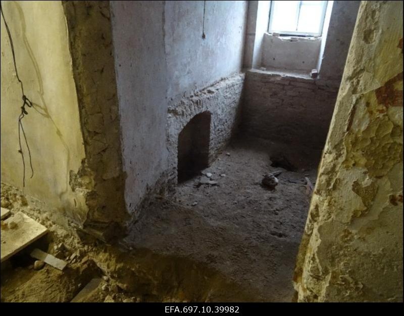 Riisipere mõis. Mõisa peahoone renoveerimistööd. Võlvkeldri väljakaevamine.