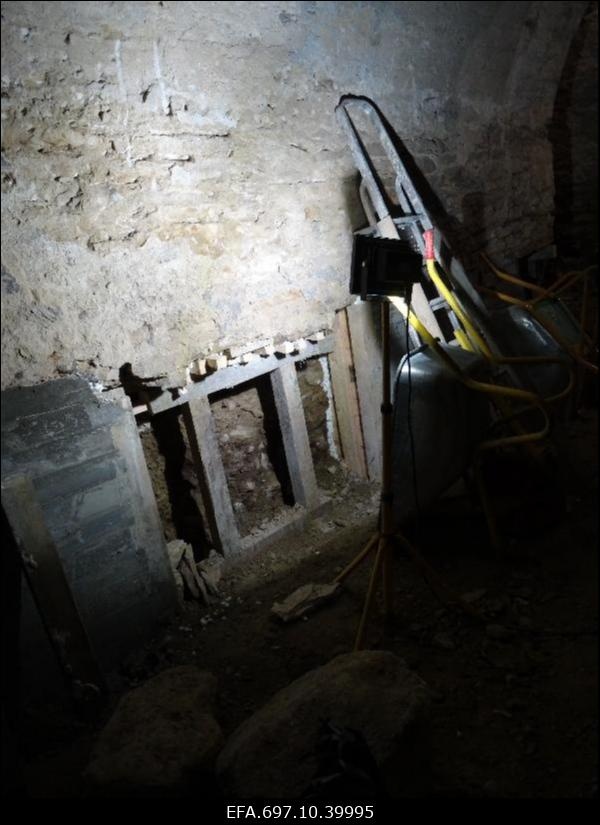 Riisipere mõis. Mõisa peahoone renoveerimistööd. Võlvkeldri väljakaevamine.