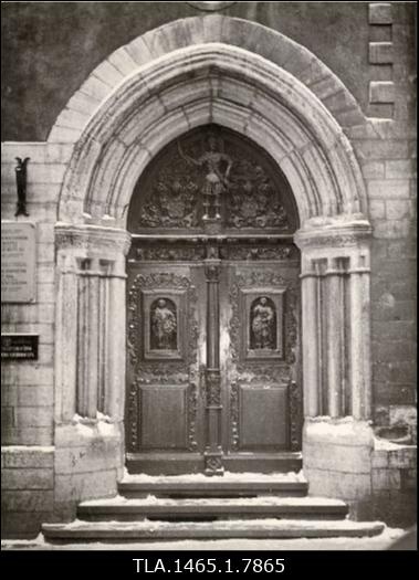 Suur-Karja ja Vanaturu kaela nurgamaja portaal