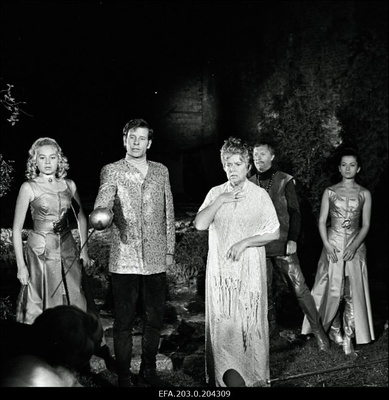 Tallinnfilmi mängufilm "Don Juan Tallinnas". Lucia (Merle Aru), Komtuur (Jaak Tamleht), Donna Laura (Sophie Sooäär), Don Ottavio (Ants Eskola), Rosita (Irina Kuberskaja).  similar photo