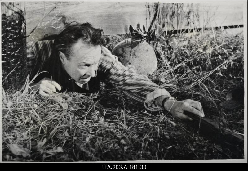 A. Eskola isa osas filmistuudio Tallinnfilm mängufilmis Mehed jäävad koju.