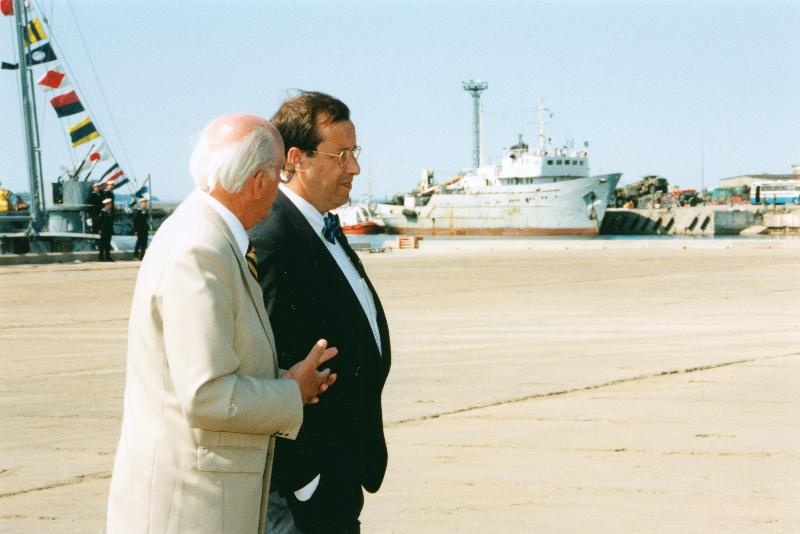 Õppuse Baltic Challange 98 pidulik lõpetamine Paldiskis. President Lennart Meri (vasakul) ja välisminister Toomas Hendrik Ilves.