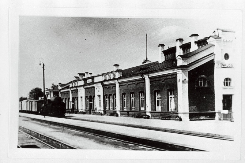 Valga raudteejaama hoone.