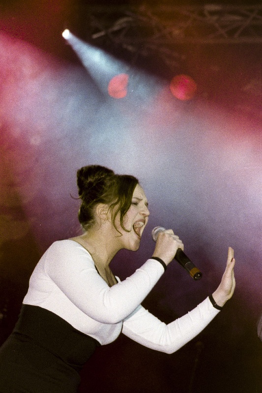 Laulja Hedvig Hanson esinemas Eesti Eurolaul 1996 finaalis klubis Dekoltee.