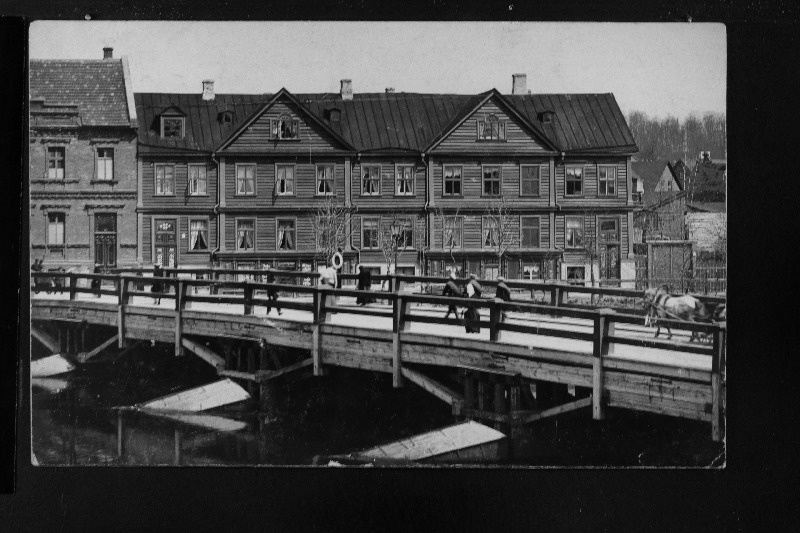 Emajõe vana puusild Tartus.