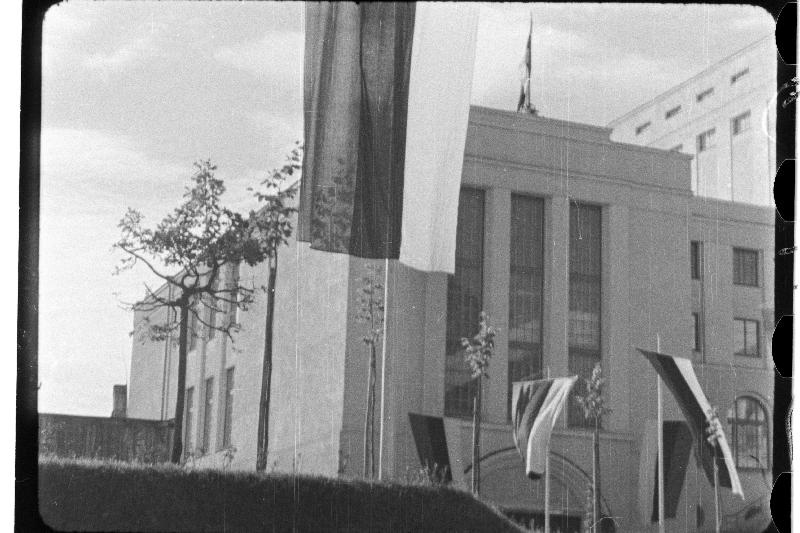 Vaade teatri "Vanemuine" hoonele.