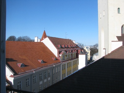 Vaade Tallinna vanalinnale endise Eesti NSV Riikliku Julgeoleku Komitee hoonest Pagari tänav 1.  similar photo