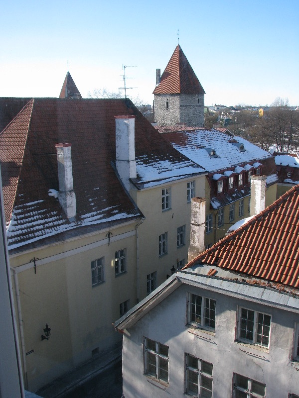Vaade Tallinna vanalinnale endise Eesti NSV Riikliku Julgeoleku Komitee hoonest Pagari tänav 1.