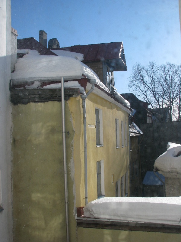 Vaade Tallinna vanalinnale endise Eesti NSV Riikliku Julgeoleku Komitee hoonest Pagari tänav 1.