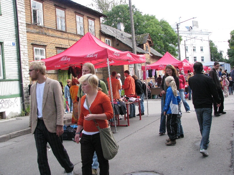 Tallinnas paikneva asumi Uus Maailm tänavafestival.