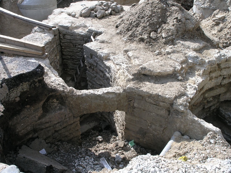 Arheoloogilised väljakaevamised Vabaduse väljakul. Keskaegse Harju 2.eelvärava idatorn.