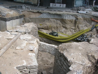 Arheoloogilised väljakaevamised Vabaduse väljakul. Keskaegse Harju 2. eelvärava idatorni väljakaevamine.  similar photo