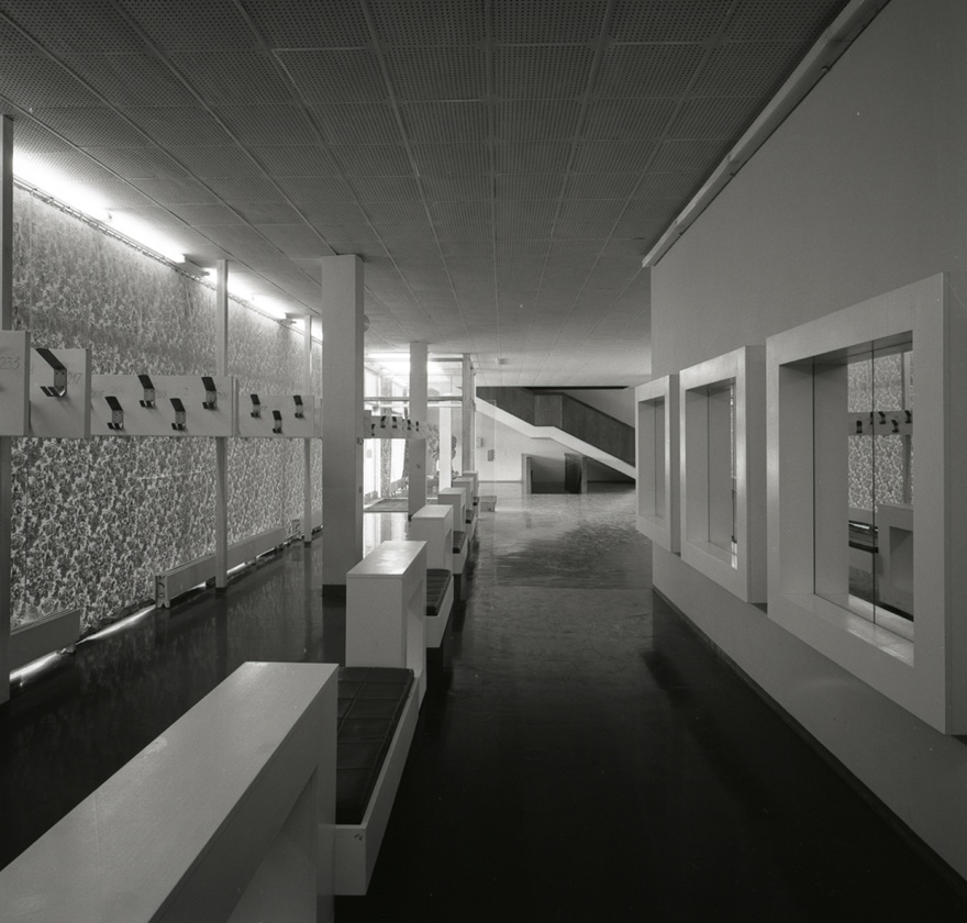 Haapsalu kaubanduskeskus-võõrastemaja, garderoob. Arhitekt Koidu Lassmann