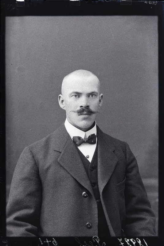 Karl Peel.
